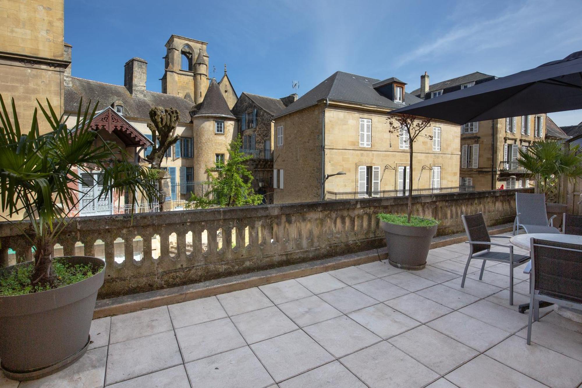 La Villa Des Consuls - Gite De Tourisme De Charme Sarlat-la-Caneda Bagian luar foto