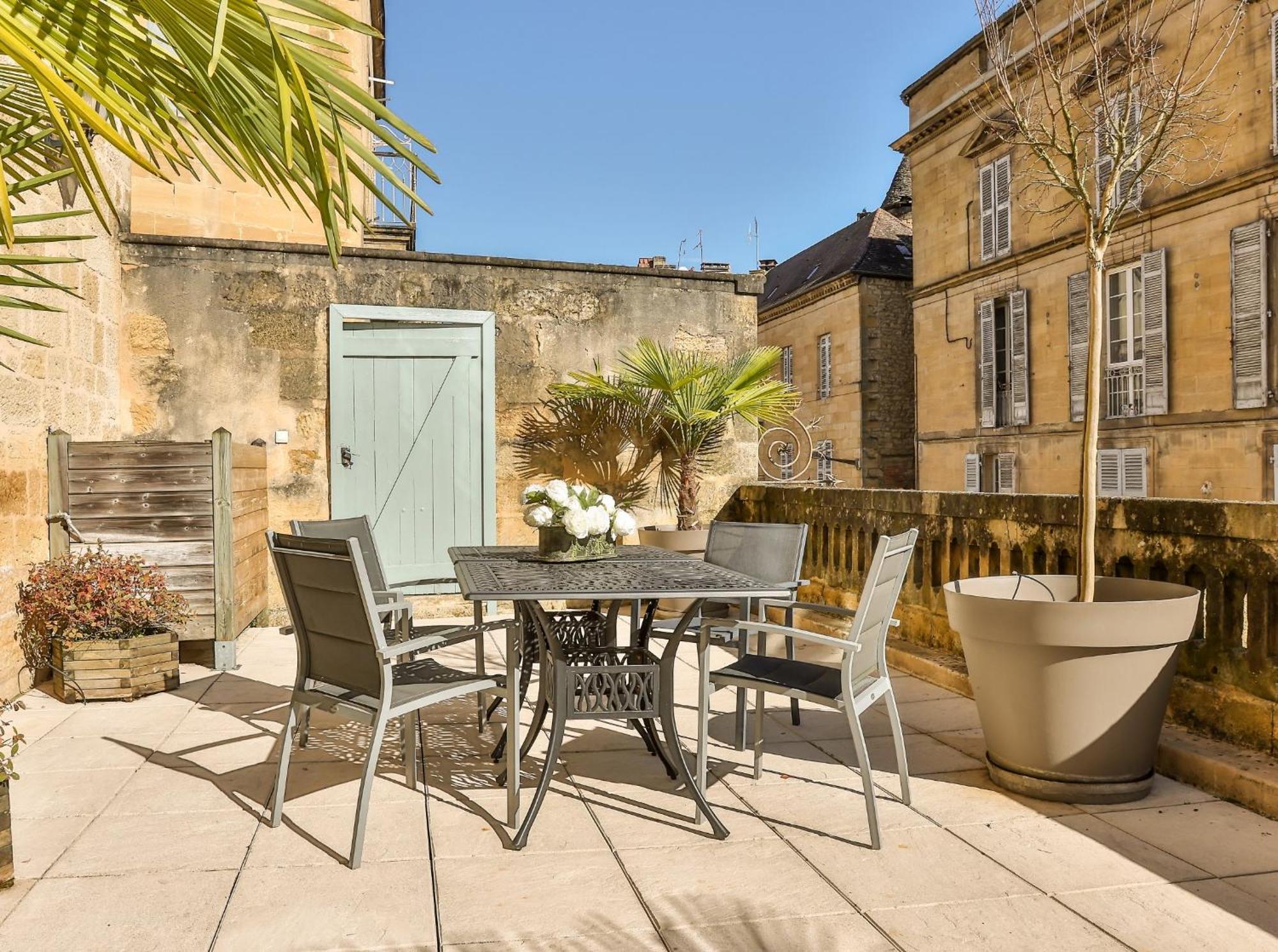 La Villa Des Consuls - Gite De Tourisme De Charme Sarlat-la-Caneda Ruang foto