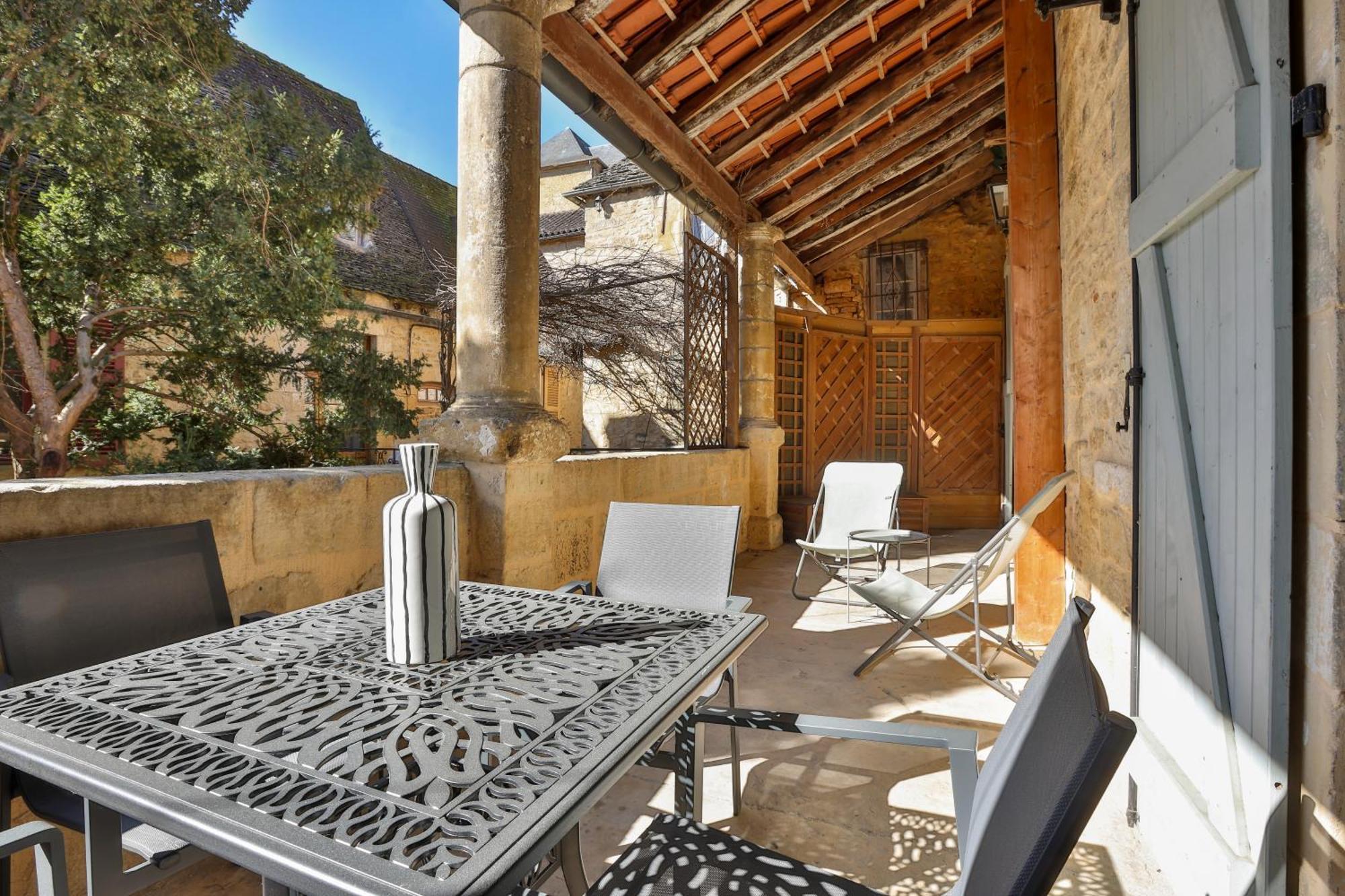 La Villa Des Consuls - Gite De Tourisme De Charme Sarlat-la-Caneda Ruang foto